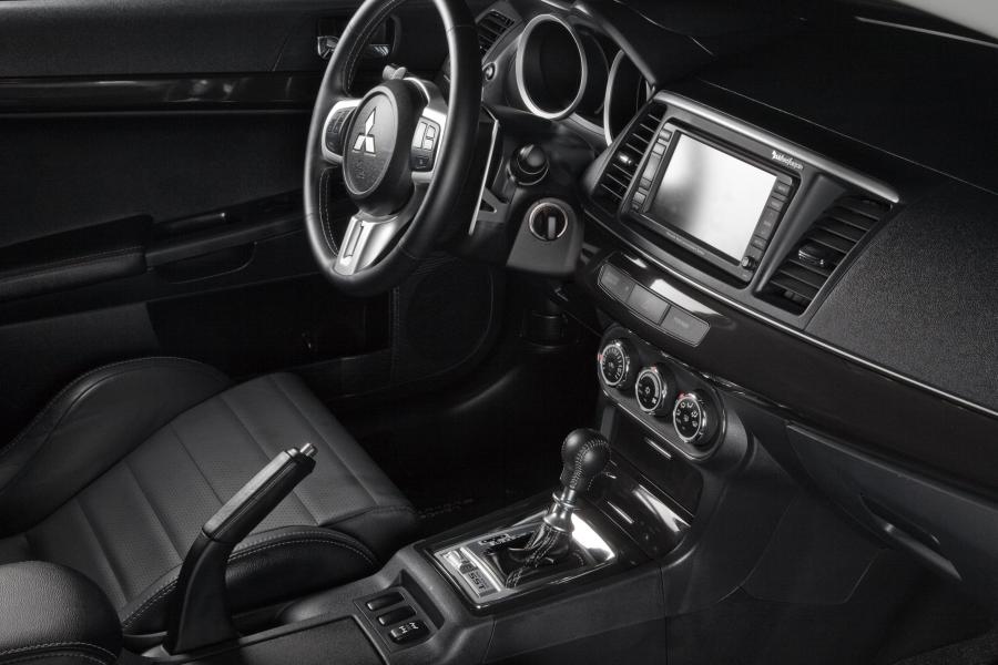  Mitsubishi Lancer Evolution X MR Touring 2012 года  (фото 13 из 34)